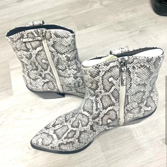 Villa Rouge Calfskin Leather Snake Print Boots. - Picture 6 of 8